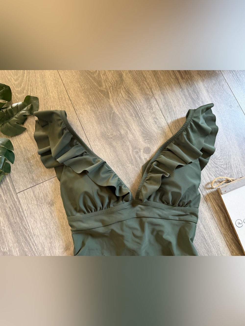 Cupshe Ruffled V-Neck Tummy Control One-Piece Swimsuit in Olive Green. Size M - Picture 2 of 12